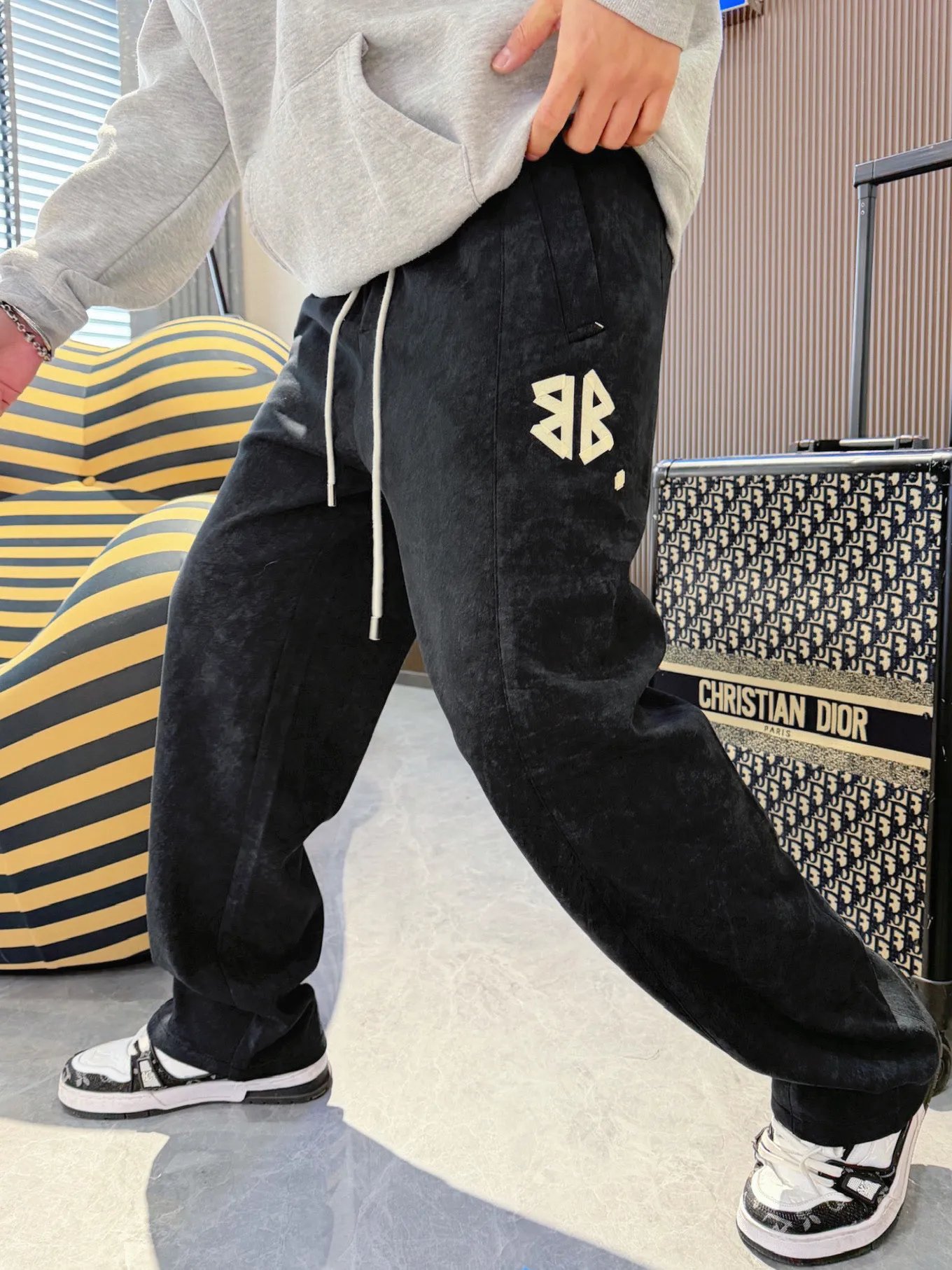 Balenciaga 🆕2026 Autumn and Winter New Arrival Casual Pants! 🎁On sale simultaneously on the official website. Brand Classic LOGO casual pants, customized fabrics, excellent comfort and strong touch. Highly recognisable, perfect appearance and craftsmanship. Size:M-3XL